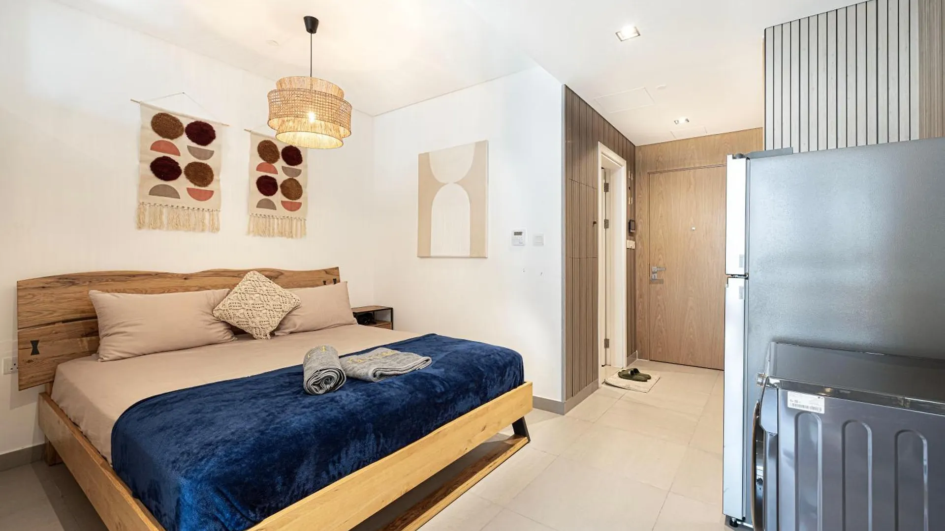 Luxe Minimalist Apartment By Blue Cloud Sharjah